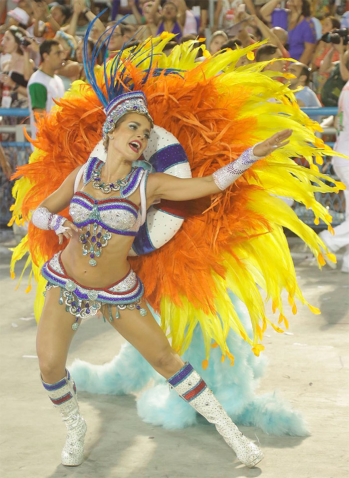 Veja as musas do 1º dia de desfiles no Rio e Janeiro