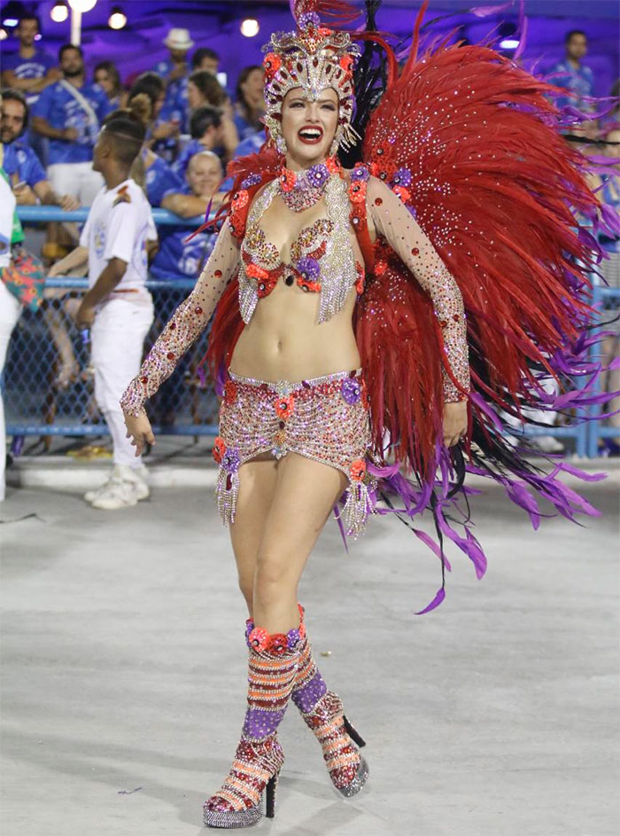 Confira as musas que brilharam no 2º dia de desfile no Rio