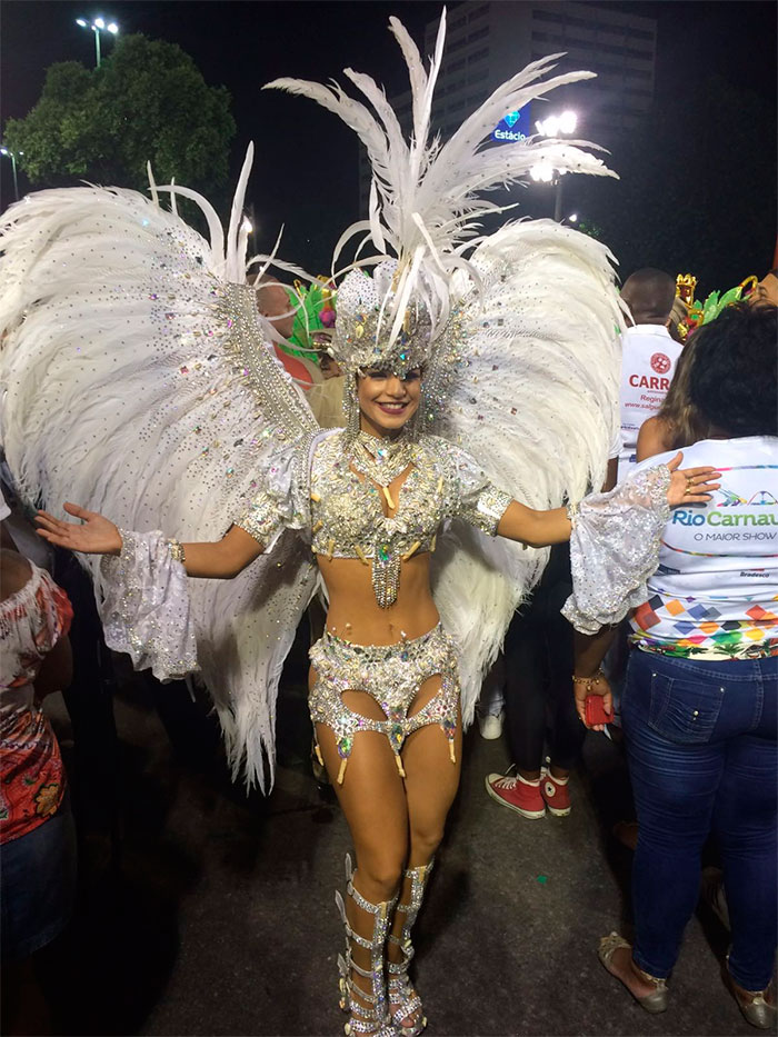 Confira as musas que brilharam no 2º dia de desfile no Rio