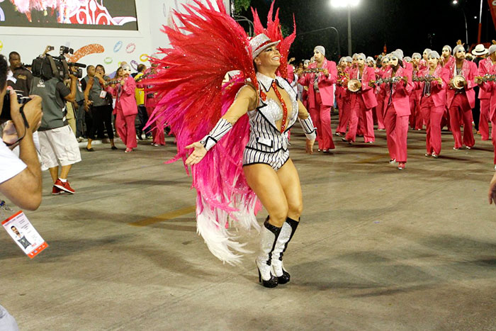 Viviane Araújo brilha no Anhembi e na Sapucaí