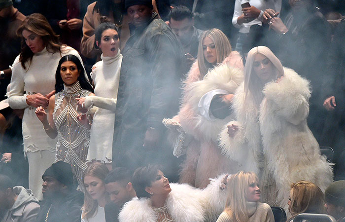 Deusas! Kardashians brilham em desfile de Kanye West