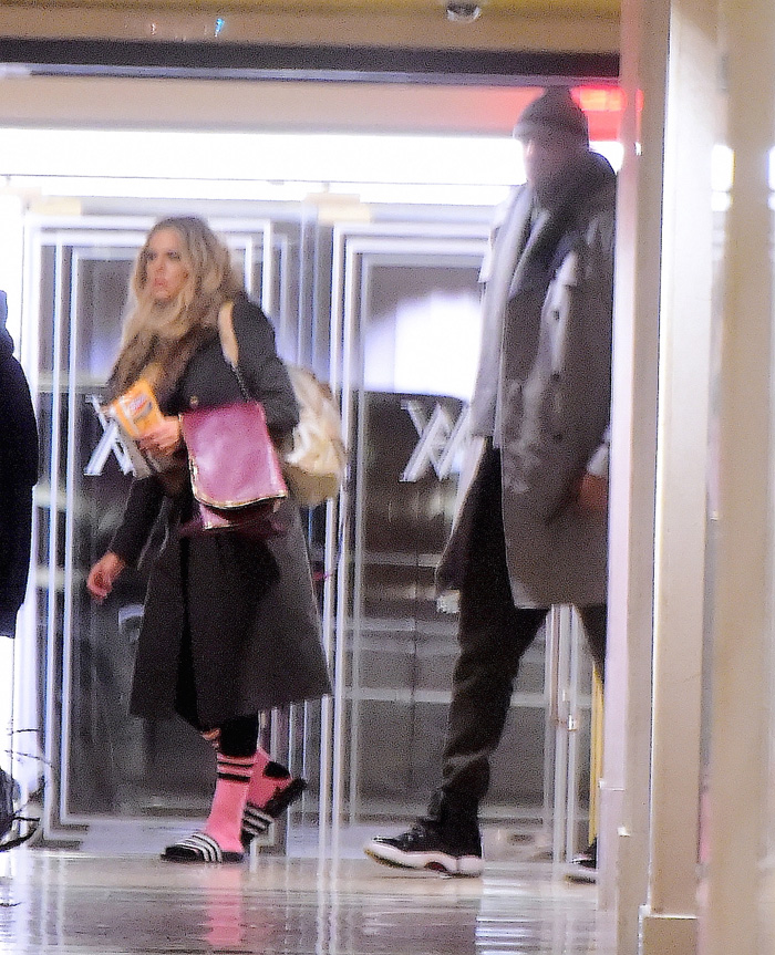 Khloe Kardashian e Lamar chegam em NY e se hospedam juntos