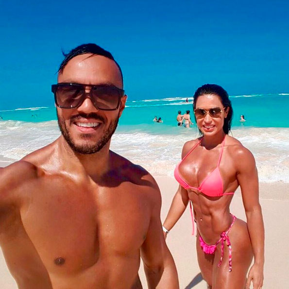 Gracyanne Barbosa curte praia com Belo: 'Me completa'