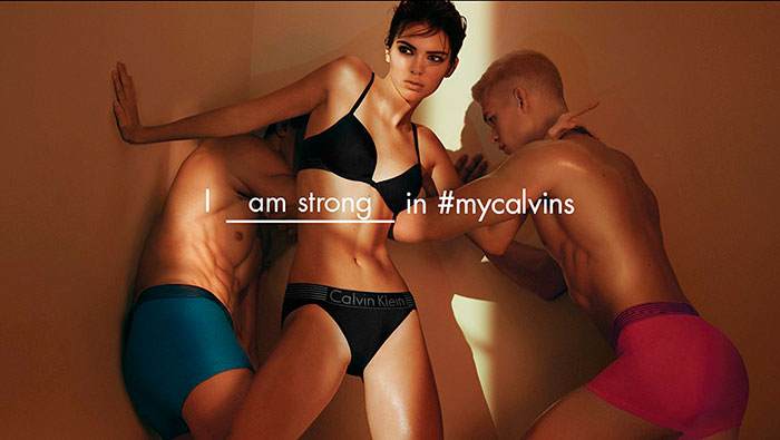  Kendall Jenner sensualiza em campanha de lingerie