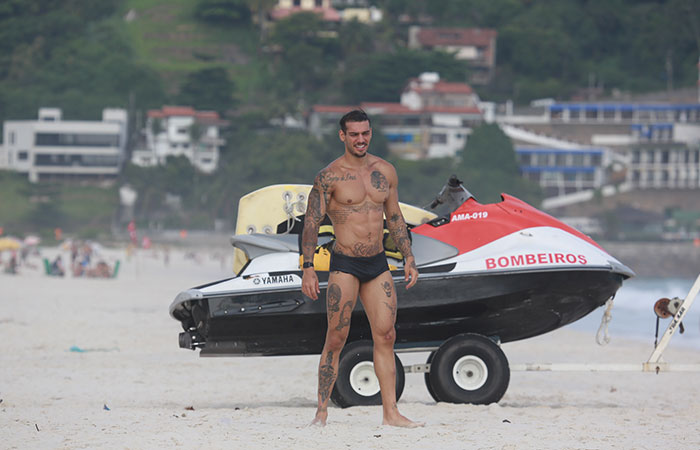 Lucas Lucco na praia