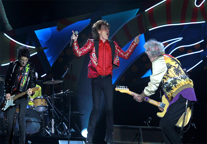 Mesmo com 72 anos, Mick Jagger chegou a pular muito durante o show e não ficou parado nem por um segundo sequer no palco