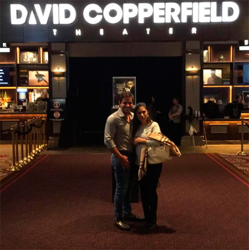 Cheios de estilo e simpatia, os dois já aproveitaram vários tipos de passeios bem diferentes no exterior, inclusive um show de David Copperfield, que parece ter sido curtido no melhor clima possível entre os dois