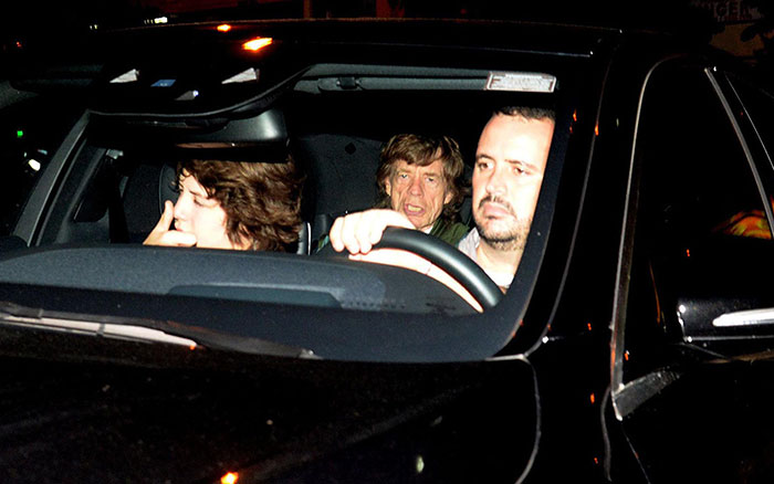 Filho de Gimenez e Mick Jagger evita fotos em passeio