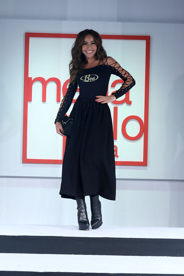 Sabrina Sato arrasa de conjunto preto durante desfile no Mega Polo Fashion Week
