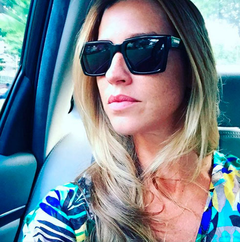 Luana Piovani faz selfie e anuncia ensaio: 'Partiu, Playboy'