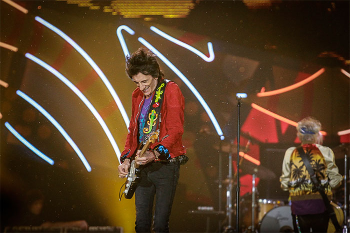 Mick Jagger agita o público em show dos Rolling Stones em SP