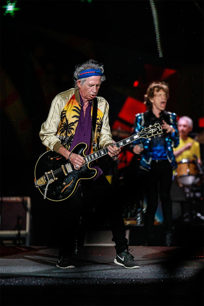 Mick Jagger agita o público em show dos Rolling Stones em SP