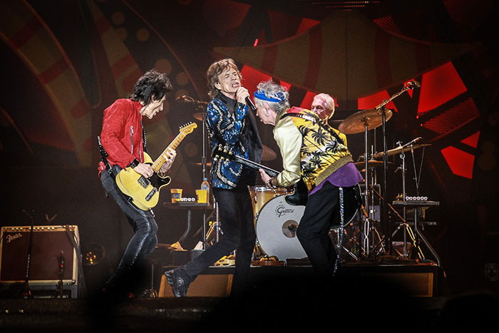 O líderes dos Rolling Stones, Mick Jagger, Keith Richards e Ron Wood, juntos no palco