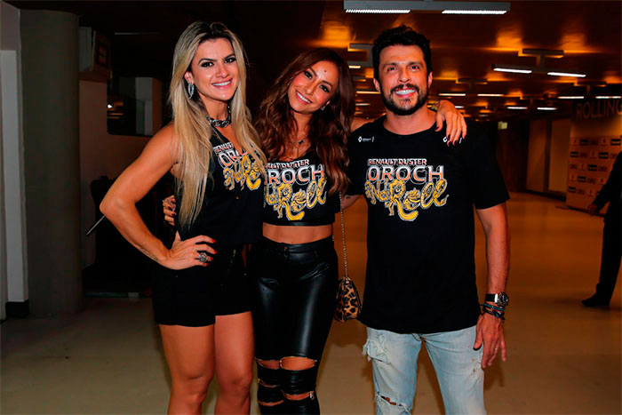 Sabrina Sato posou com Wellington Muniz e Mirella Santos