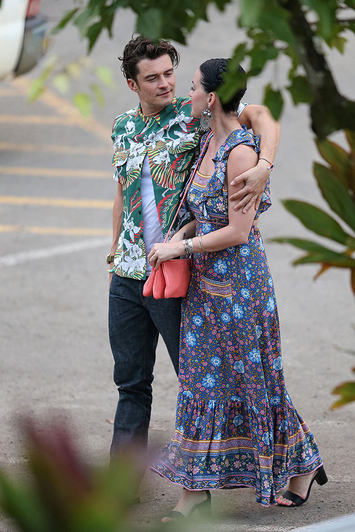  Novo casal! Katy Perry e Orlando Bloom são clicados no Havaí