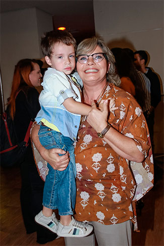 Cintia Abravanel, mãe de Tiago, com o netinho, Miguel