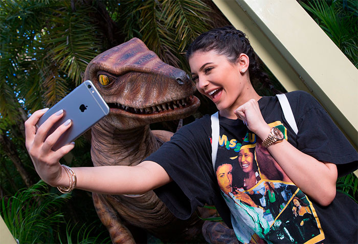 Linda! Kylie Jenner se diverte no Universal Orlando Resort