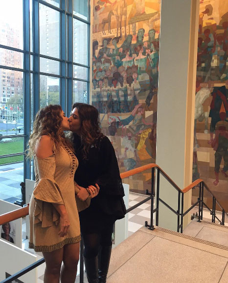 Daniela Mercury beija amada e aconselha: 'Celebrem o amor'