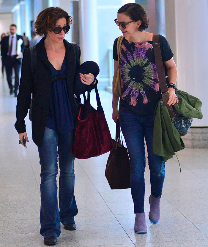  Júlia Lemmertz e Vanessa Gerbelli se encontram em aeroporto