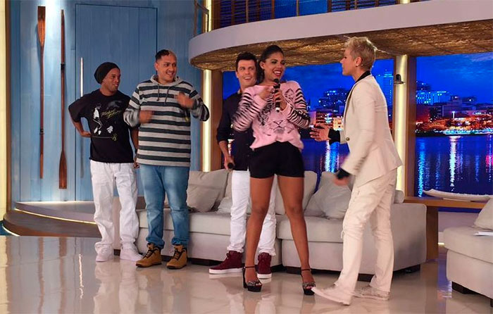 Xuxa Meneghel requebra com novo hit da Banda Vingadora