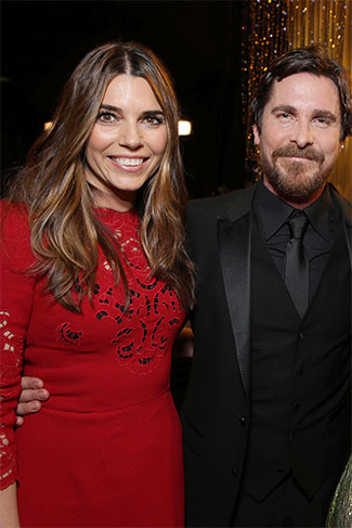 Christian Bale e Sibi Blazic também têm uma história de amor bem bonita. Ela trabalhava como assistente pessoal de Winona Ryder e era fã do ator. Por força do destino, eles acabaram se cruzando em um set de filmagem e dois meses depois se casaram em Las Vegas