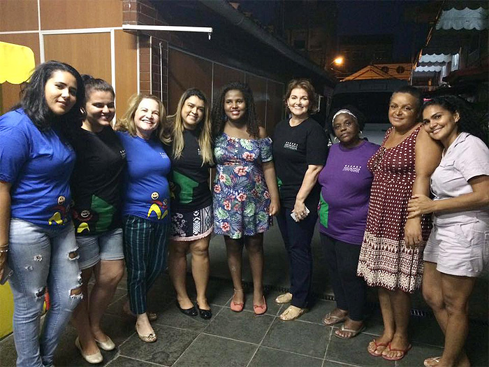 Preta Gil visita casa de cuida de crianças com câncer no Rio