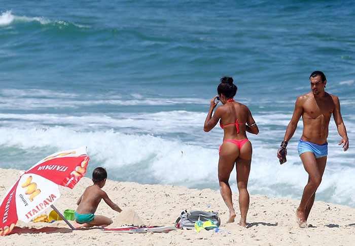 Aline Riscado, o filho Nathan e o ator Felipe Roque