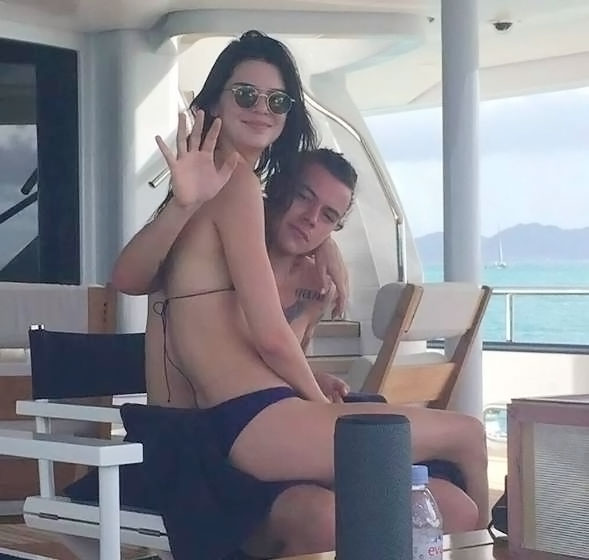 Hackers publicam fotos íntimas de Harry Styles com Kendall