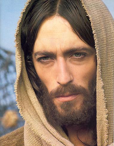 Robert Powell ficou muito marcado por ter interpretado Jesus Cristo no filme Jesus de Nazaré, de 1977