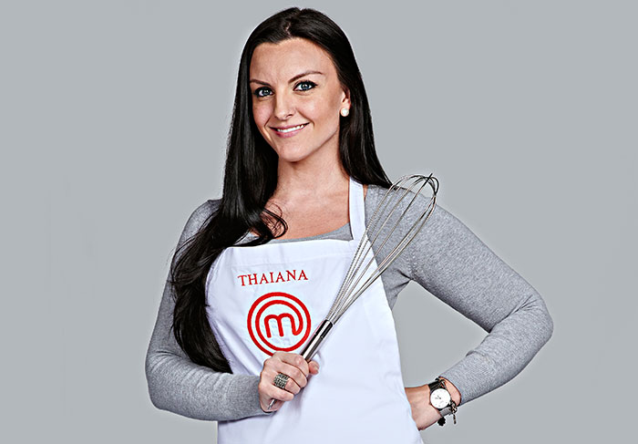 Thaiana Wosniak está querendo investir em uma carreira que lhe complete, entrou no MasterChef aos 31 anos de idade. Advogada e locutora, ela nasceu em Guarapuava, interior do Paraná. Seus principais hobbies são ler, correr, pintar. Aprendeu a cozinhar ainda criança, mas passou a se interessar de verdade pelo mundo da gastronomia quando se mudou para São Paulo e ficou sem trabalho. Suas principais inspirações são as comidas feitas por sua avó e sua mãe, sempre recheadas de carinho