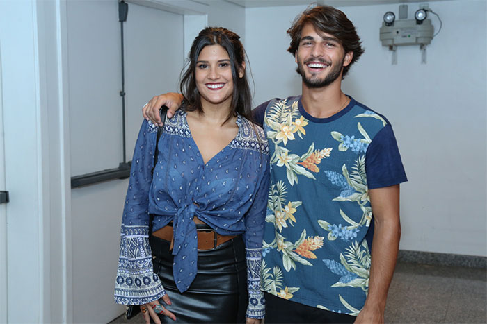 Giulia Costa e Brenno Leone curtem show juntinhos