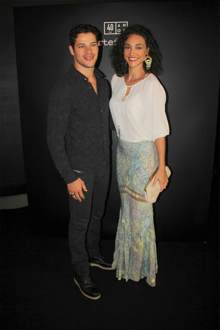  José Loreto e Débora Nascimento arrasam no look para evento