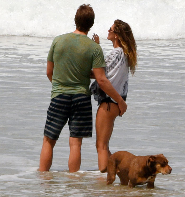 Gisele Bündchen e Tom Brady trocam carinhos na Costa Rica