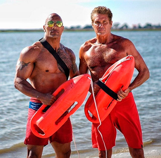 Elenco se diverte nas filmagens do longa de Baywatch 