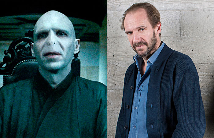 Ralph Fiennes: Praticamente irreconhecível, na pele de Lord Voldemort, o famoso vilão dos filmes de Harry Potter, o ator é outro que só acumula filmes de sucesso em sua carreira. Além da saga, ele já participou dos filmes Guerra ao Terror, Fúria de Titãs, A Duquesa e O Leitor. Seu mais recente trabalho foi em A Bigger Splash, em 2015