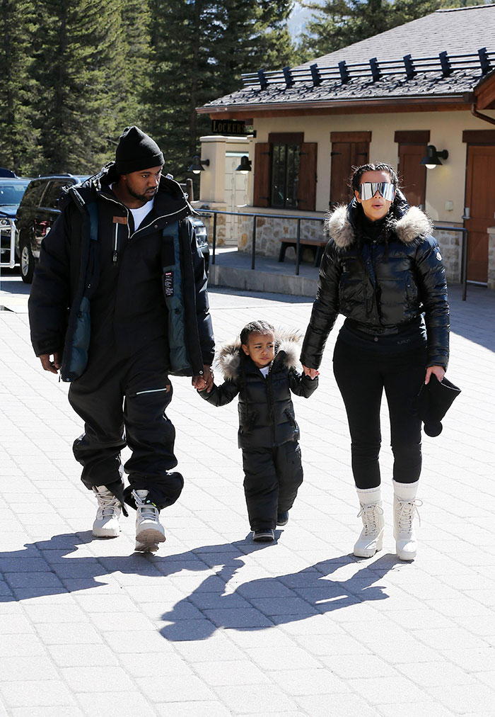 Kim Kardashian curte o frio junto com North West