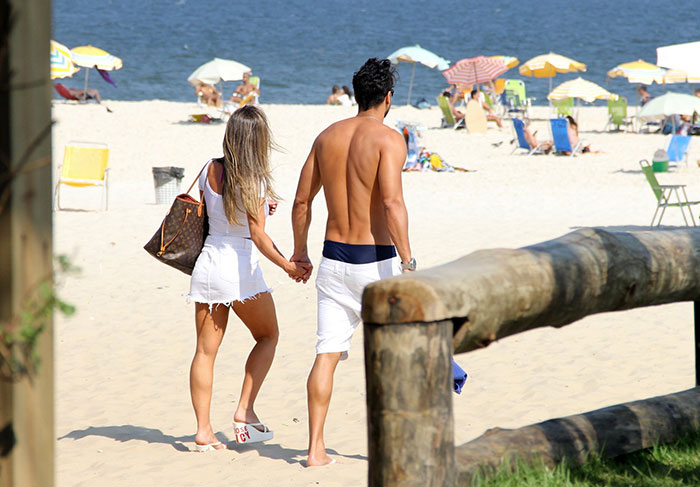 O casal aproveitou o tempo livre para curtir a praia da Barra da Tijuca, no Rio de Janeiro