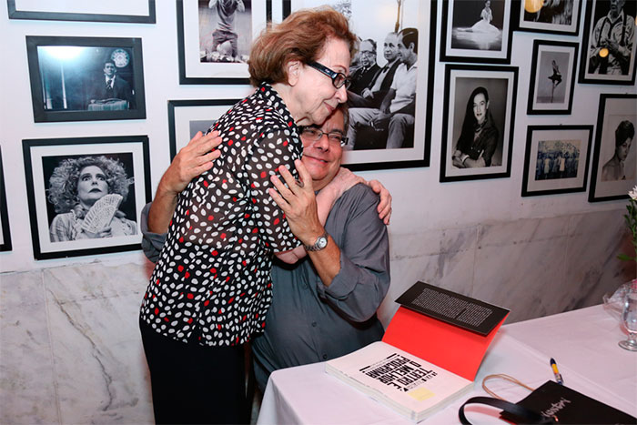 Fernanda Montenegro prestigia lançamento de livro