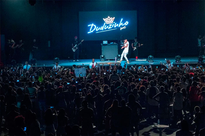 MC Duduzinho reúne milhares de fãs em alegre encontro no Rio