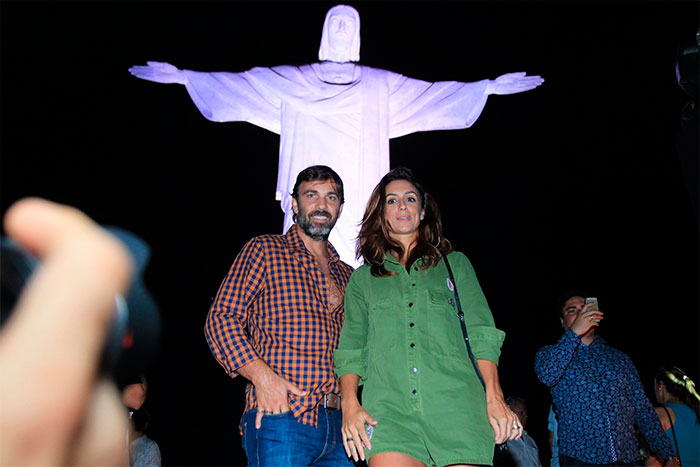 Débora e Loreto namoram aos pés do Cristo Redentor