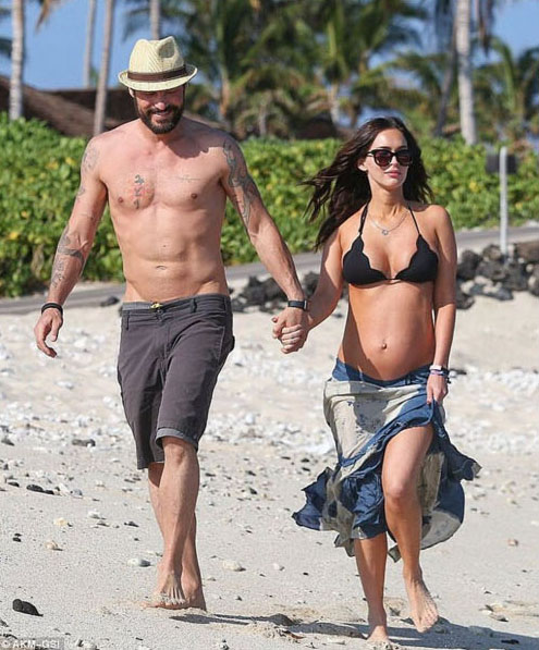 Megan Foxx está grávida do seu terceiro filho. Na verdade ela surpreendeu seus fãs com a novidade. Megan já é mãe de Noah (3) e Bodhi (2), todos frutos de seu casamento com Brian Austin Green, de quem Megan havia pedido o divórcio, mas voltou atrás por conta de sua nova gestação