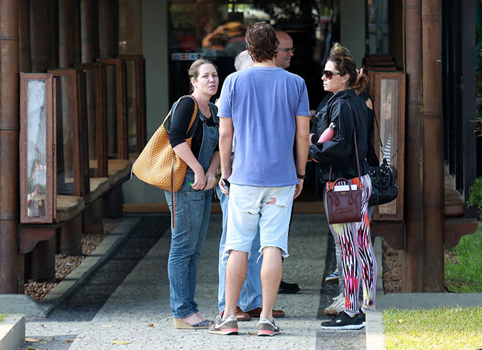 Gianecchini almoça com Giovanna Antonelli com novo visual