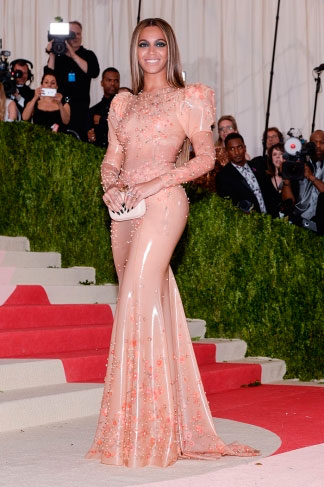 Beyoncé usou lubrificante no corpo para entrar em vestido ,