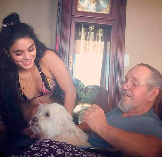 Vanessa Hudgens desabafa sobre a morte do pai em entrevista