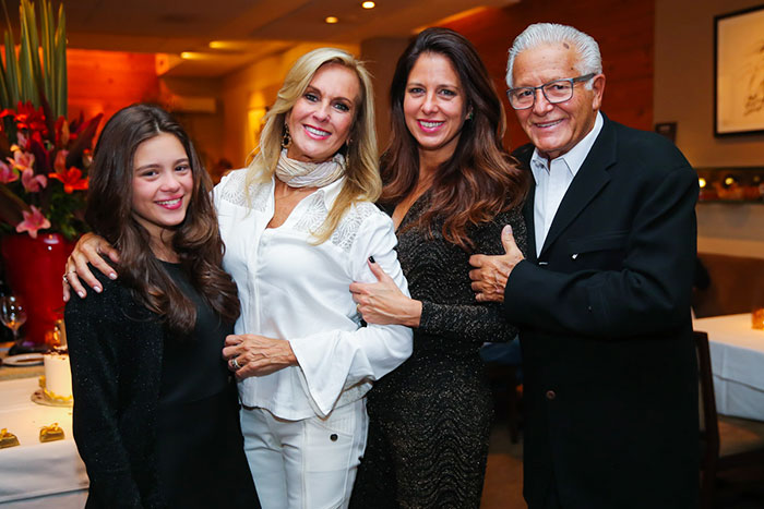 Helô Pinheiro e Fernando Pinheiro com a filha, Jô, e a neta Lolle
