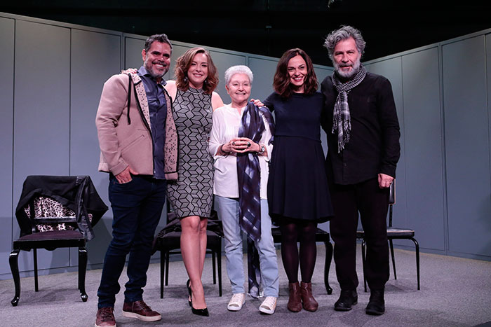 Regiane Alves e Leopoldo Pacheco participam de coletiva