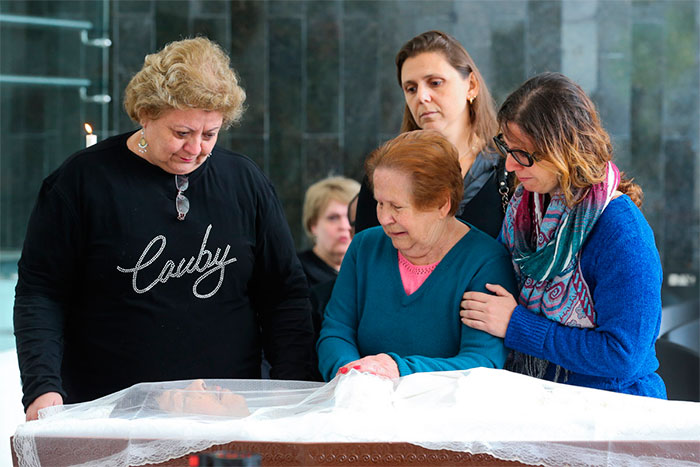 Os admiradores de Cauby também estavam visivelmente emocionados durante o velório