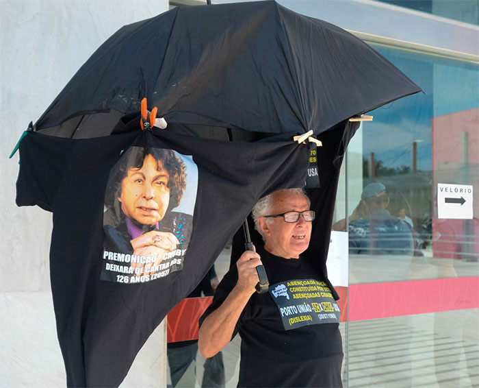 Várias camisetas com o rosto de Cauby foram usadas durante a última homenagem