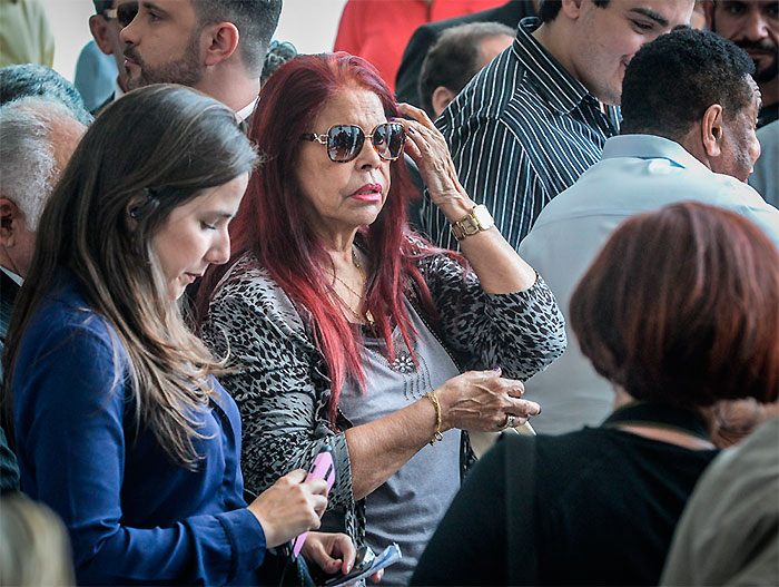 Amigos de Cauby estavam visivelmente tristes, durante o velório