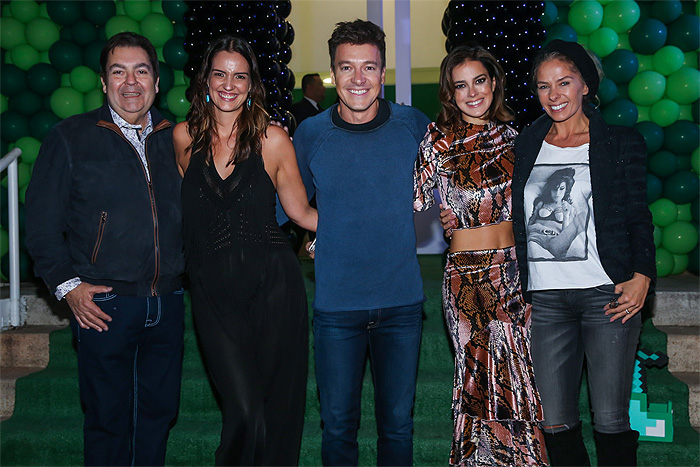 Faustão e esposa comemoram aniversário do filho com festão